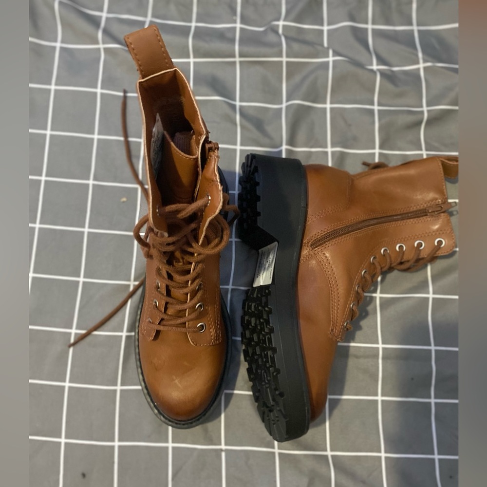 Combat boots